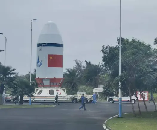 箭气爆棚！整流罩组合体转运——“一箭五星”蓄势待发