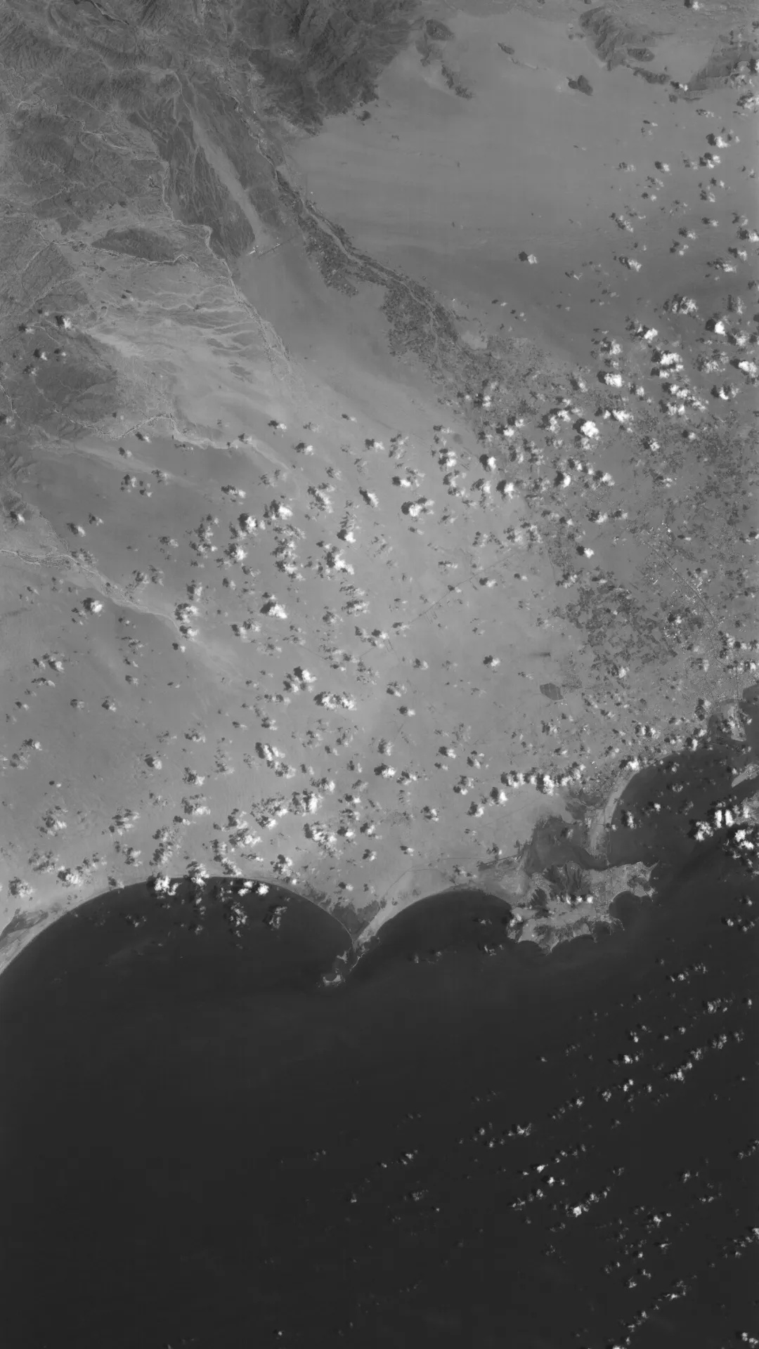 西电一号卫星观红海 曝光出全球海运的最新软肋
